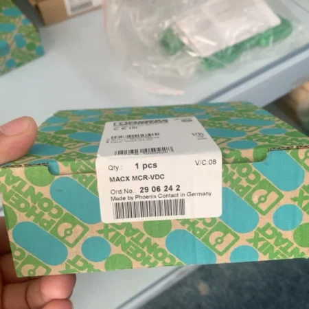 1PC NEW PHOENIX 2906242 Voltage Measurement Transmitter MACX MCR-VDC