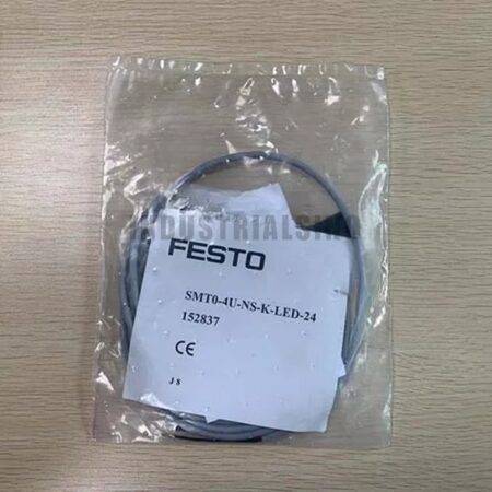 1pcs New SMTO-4U-NS-K-LED-24 152837 Proximity Switch
