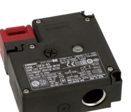 1PC NEW Omron D4NL-1AFG-B4 D4NL1AFGB4 PLC Safety Switch Lock Door