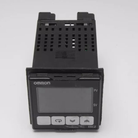 E5CZ-Q2MT Temperature Controller With Panel Mount