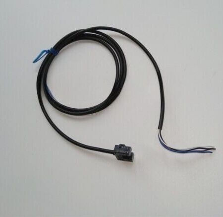 1 pcs NEW Omron Photoelectric Sensor EE-SX952P-W 5-24VDC 1M